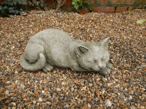 KA232 Large Sleeping Cat 2